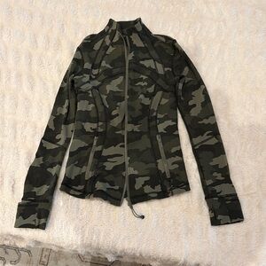Lululemon jacket. Size 6. Green camo.